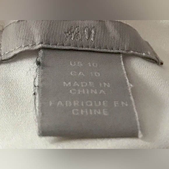 H&M Ladies V-Neck Top - Size 10 - Picture 3 of 4